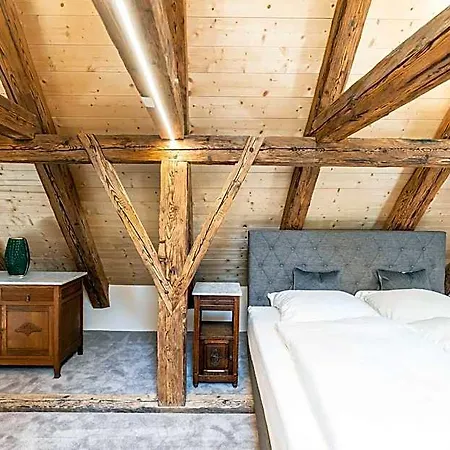Altstadthotel Bachbraeu فندق *