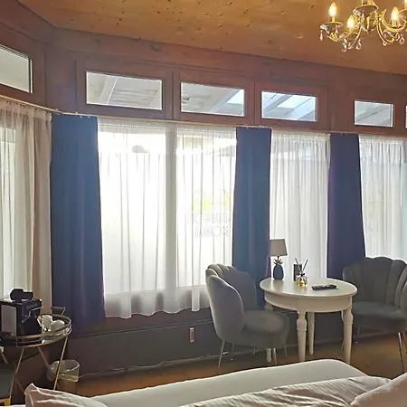 Altstadthotel Bachbraeu فندق *