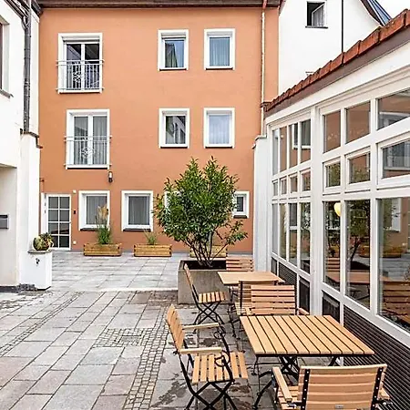 فندق Altstadthotel Bachbraeu