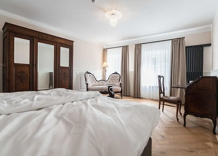 Otel Altstadthotel Bachbraeu